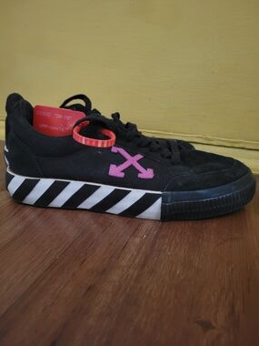 Off-White Black Suede Low-Top Sneaker with Pink Arrow